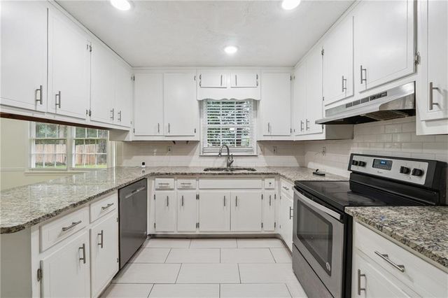 1416 Manchester Court SW, Lilburn, GA 30047