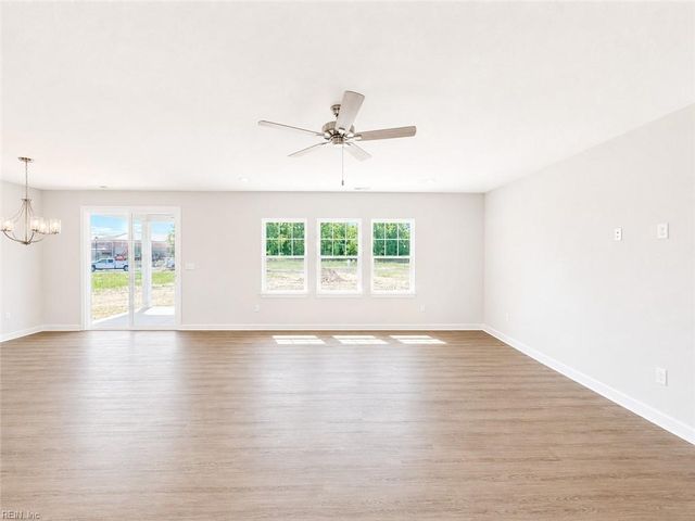 8 Apron DR, Suffolk, VA 23434