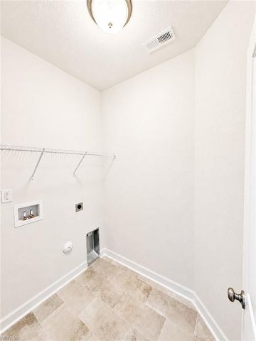 8 Apron DR, Suffolk, VA 23434