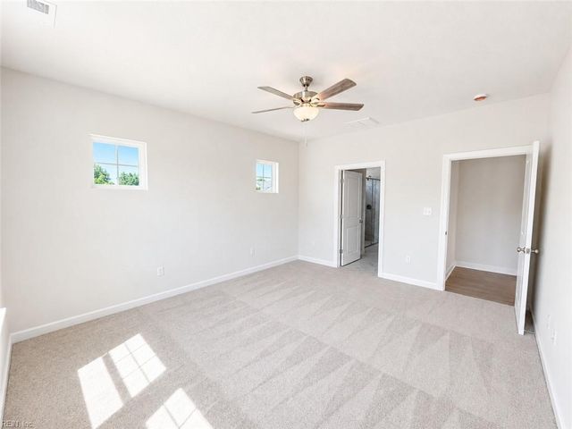 8 Apron DR, Suffolk, VA 23434