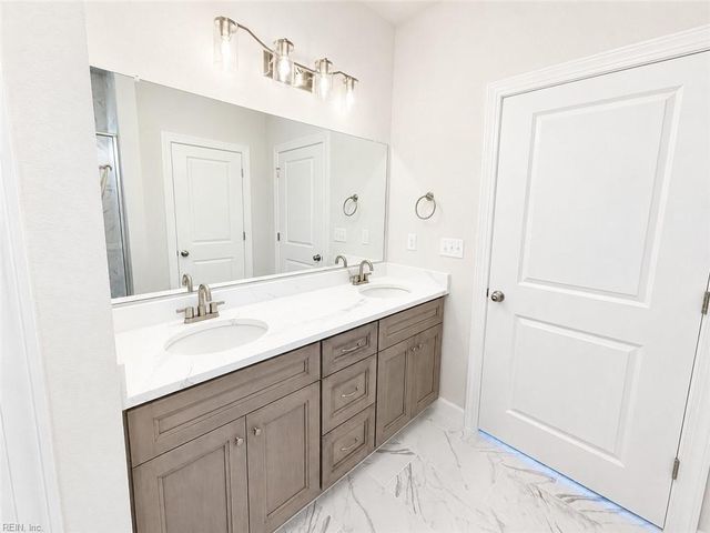 8 Apron DR, Suffolk, VA 23434