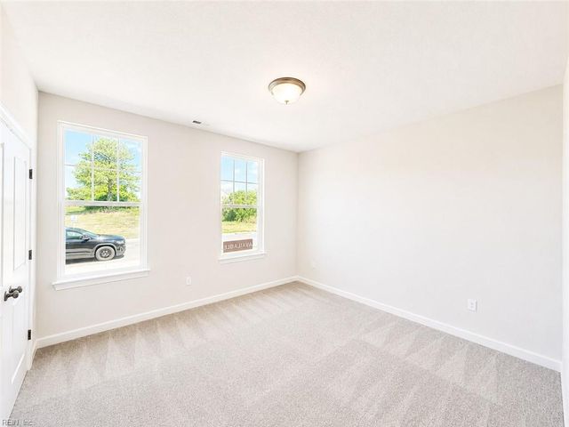 8 Apron DR, Suffolk, VA 23434