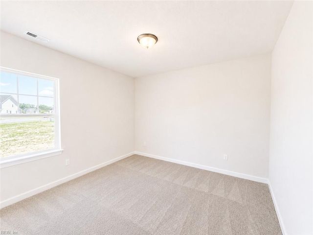 8 Apron DR, Suffolk, VA 23434