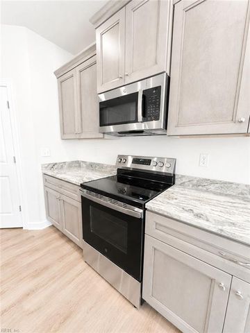 8 Apron DR, Suffolk, VA 23434
