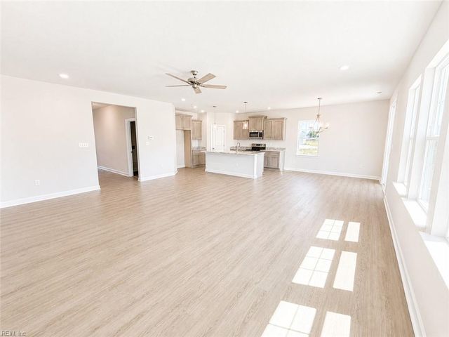 8 Apron DR, Suffolk, VA 23434