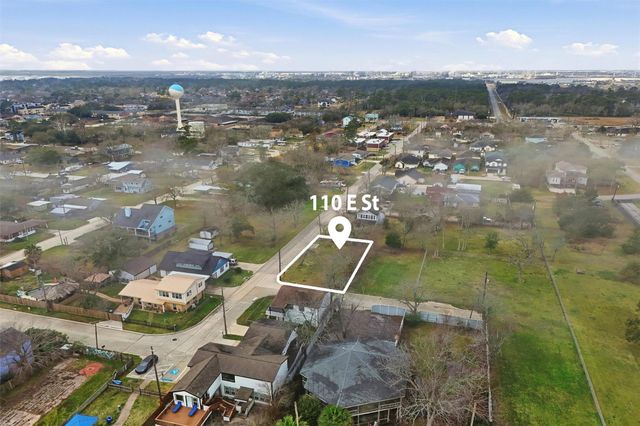 110 W E Street, La Porte, TX 77571