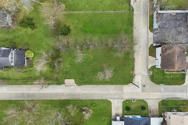 110 W E Street, La Porte, TX 77571