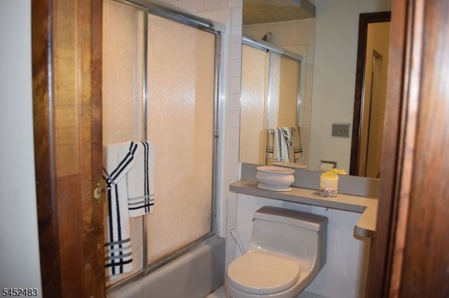 27 3Rd Ave, Roseland Boro, NJ 07068