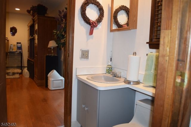 27 3Rd Ave, Roseland Boro, NJ 07068
