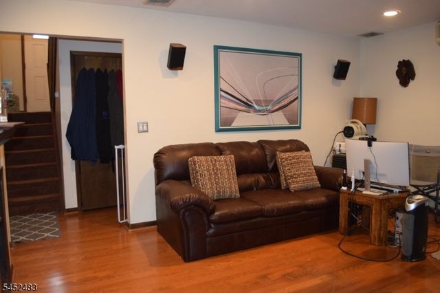 27 3Rd Ave, Roseland Boro, NJ 07068
