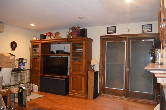 27 3Rd Ave, Roseland Boro, NJ 07068
