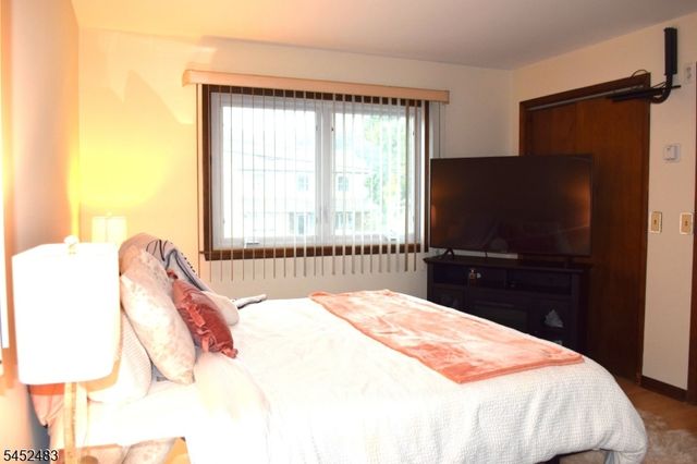 27 3Rd Ave, Roseland Boro, NJ 07068