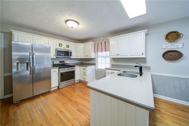 712 Trickum Valley Drive, Woodstock, GA 30188