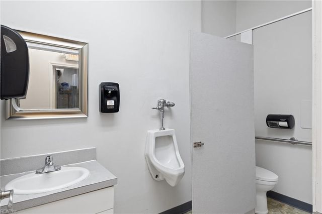 5214 George Washington Memorial HWY, Yorktown, VA 23692