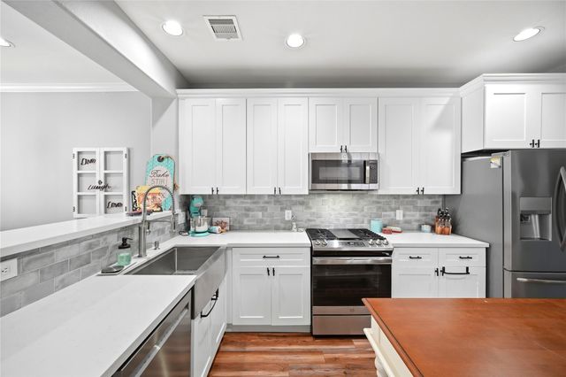 16045 Summerville Lake Drive, Tomball, TX 77377