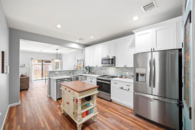 16045 Summerville Lake Drive, Tomball, TX 77377