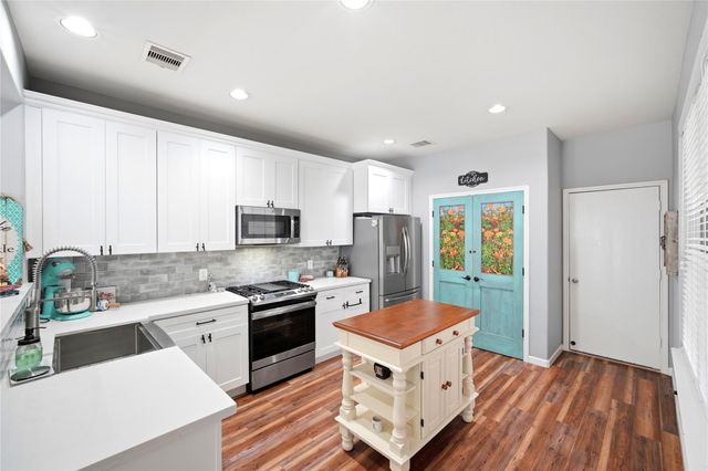16045 Summerville Lake Drive, Tomball, TX 77377