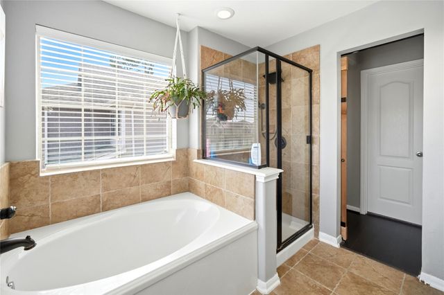 16045 Summerville Lake Drive, Tomball, TX 77377