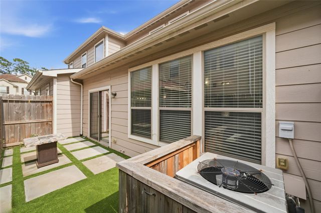 16045 Summerville Lake Drive, Tomball, TX 77377