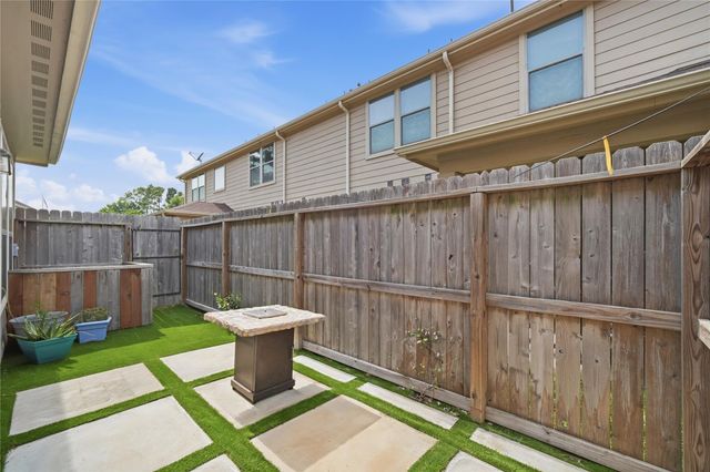 16045 Summerville Lake Drive, Tomball, TX 77377