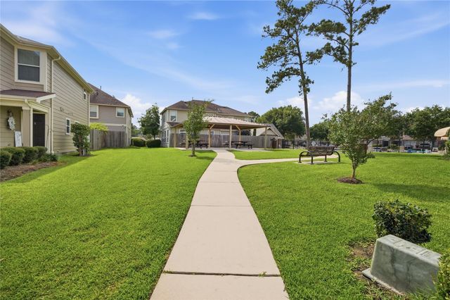 16045 Summerville Lake Drive, Tomball, TX 77377
