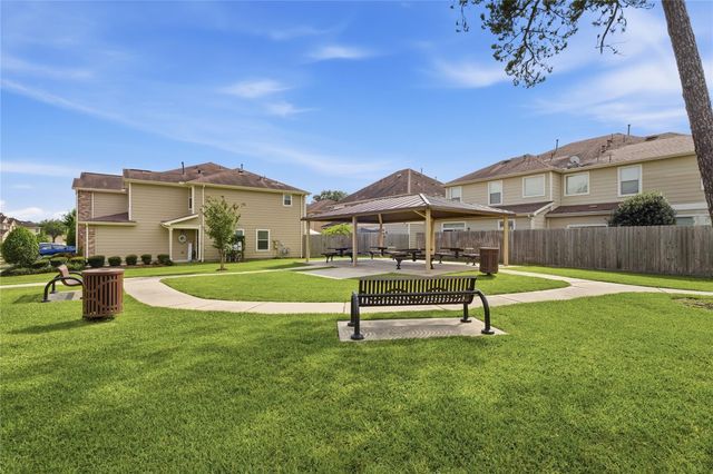 16045 Summerville Lake Drive, Tomball, TX 77377