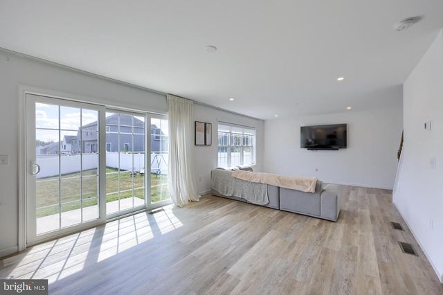 690 N FIELD DR, Lancaster, PA 17603