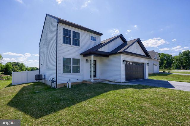 690 N FIELD DR, Lancaster, PA 17603