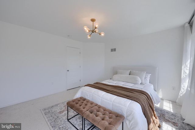 690 N FIELD DR, Lancaster, PA 17603