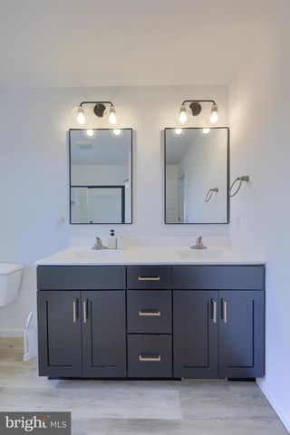 690 N FIELD DR, Lancaster, PA 17603