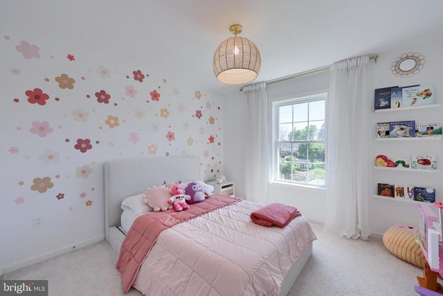 690 N FIELD DR, Lancaster, PA 17603
