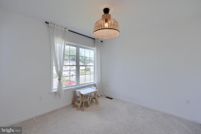 690 N FIELD DR, Lancaster, PA 17603