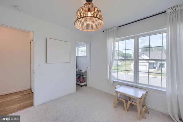 690 N FIELD DR, Lancaster, PA 17603
