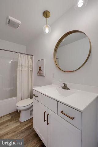690 N FIELD DR, Lancaster, PA 17603