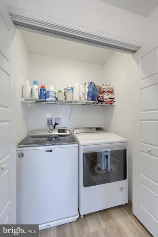 690 N FIELD DR, Lancaster, PA 17603