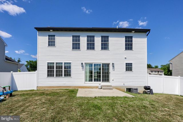 690 N FIELD DR, Lancaster, PA 17603