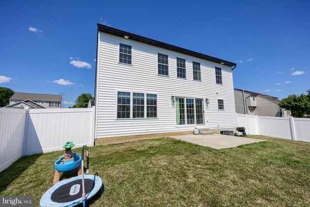690 N FIELD DR, Lancaster, PA 17603