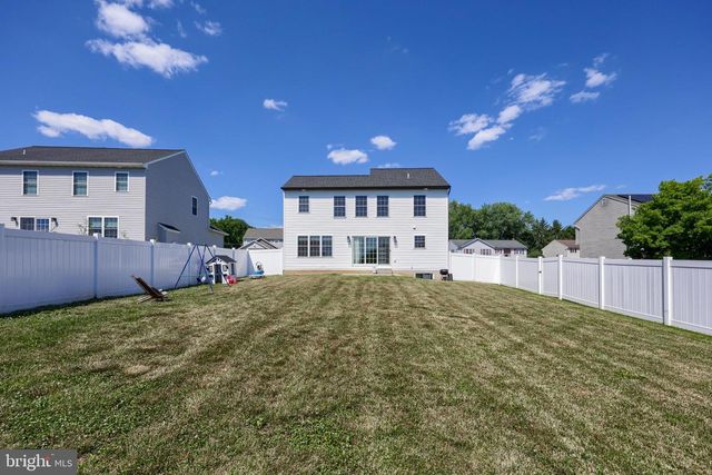 690 N FIELD DR, Lancaster, PA 17603