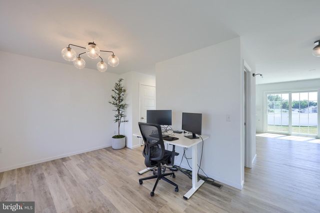 690 N FIELD DR, Lancaster, PA 17603