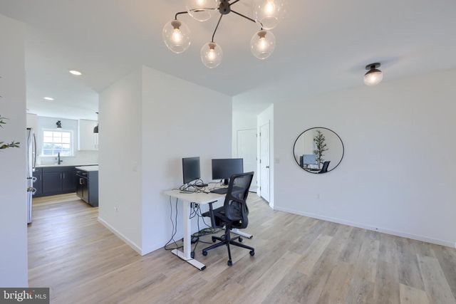 690 N FIELD DR, Lancaster, PA 17603