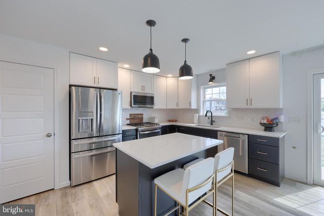 690 N FIELD DR, Lancaster, PA 17603