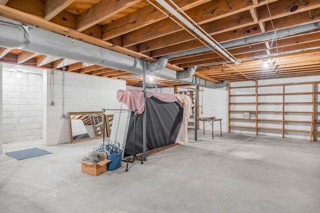 5036 Pendergrass Rd, Byrdstown, TN 38549