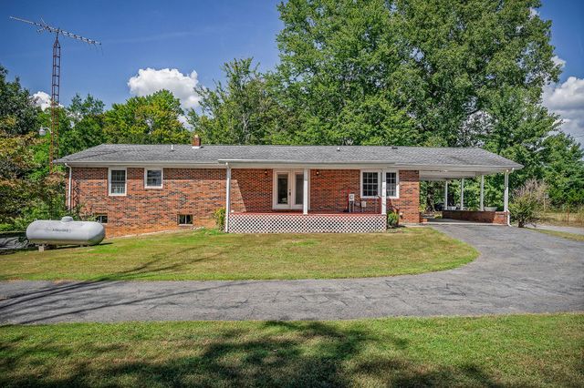 5036 Pendergrass Rd, Byrdstown, TN 38549