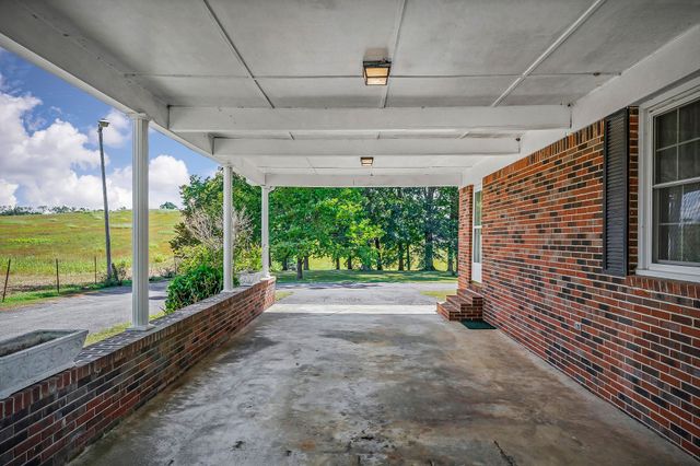 5036 Pendergrass Rd, Byrdstown, TN 38549