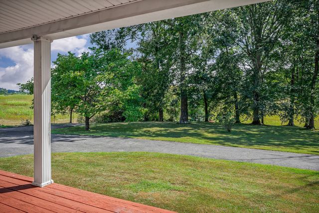 5036 Pendergrass Rd, Byrdstown, TN 38549