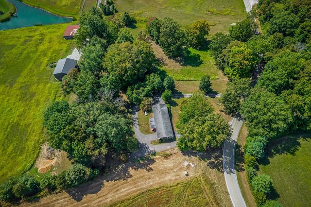 5036 Pendergrass Rd, Byrdstown, TN 38549