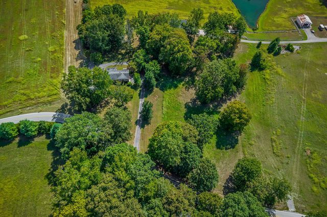 5036 Pendergrass Rd, Byrdstown, TN 38549