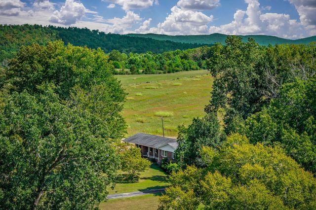 5036 Pendergrass Rd, Byrdstown, TN 38549