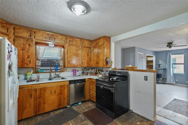 404 Louise St, Orange Grove, TX 78372