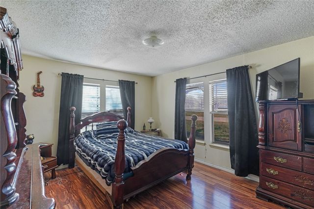 404 Louise St, Orange Grove, TX 78372